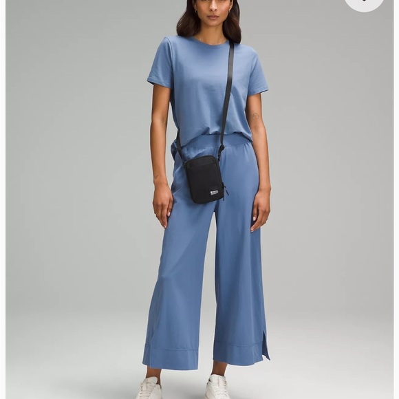 Lululemon Easy Access Crossbody Bag 1.5L, Black- NWT - Picture 2 of 5